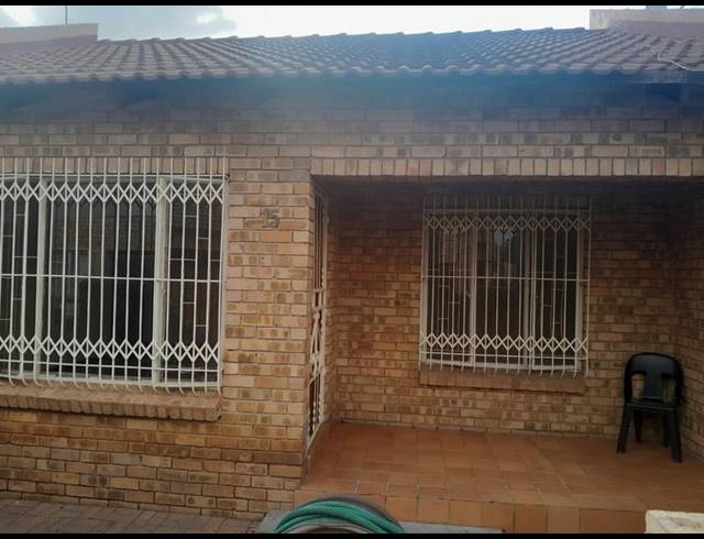 2 BEDROOM PROPERTY TO RENT IN PENINA PARK